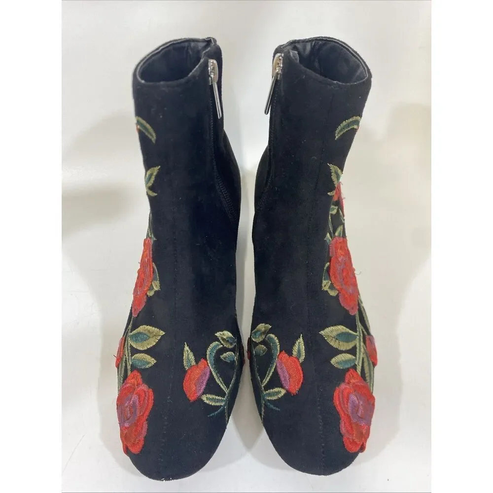 Comfortview Women's Sidney Bootie Embroidered Red Roses Black Velour Sz 7.5 Wide - Picture 4 of 14